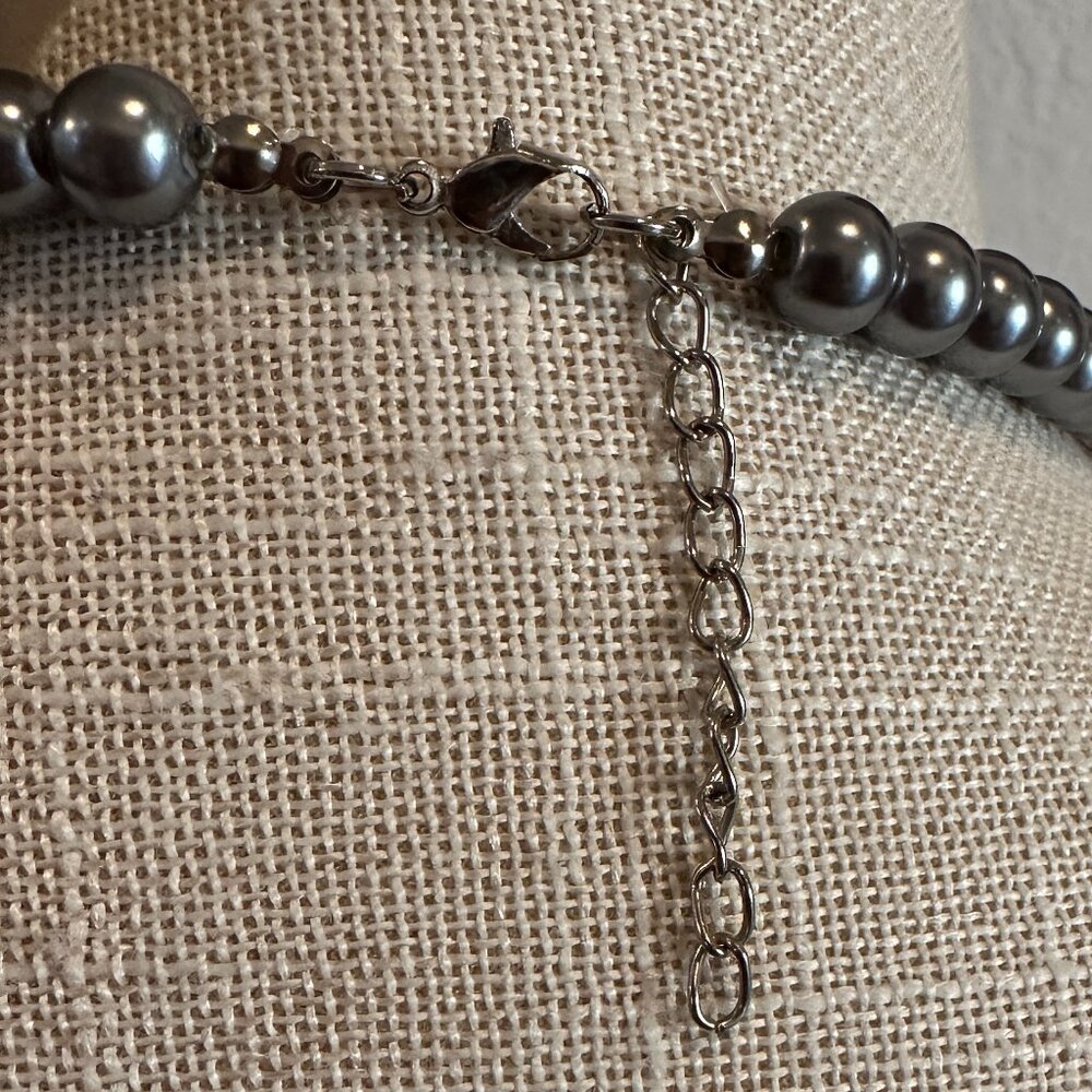 Silver tone Beaded Princess Necklace - Picture 3 of 7